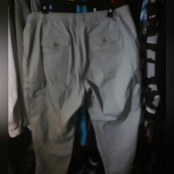 Women's tan "TALBOTS" capris, Size 14W, Cargo pockets, Gently used, great cond. - Picture 3 of 3